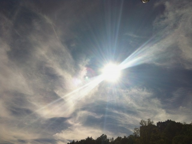 2013/9/15 丁度、外出した時に見かけた雲は、まるで大天使が羽を広げているかのよう。 この後に、ぞろ目「444」を見ていた。メッセージは、「天使に囲まれて、愛と助力が あることを保障しています。天使のサポートがあります。」